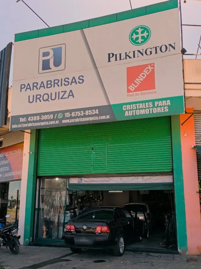 Frente de la sucursal de Canning, en Av. Mariano Castex 288, con el taller abierto