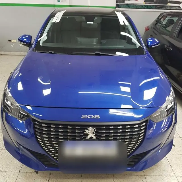 Peugeot 208 en el taller