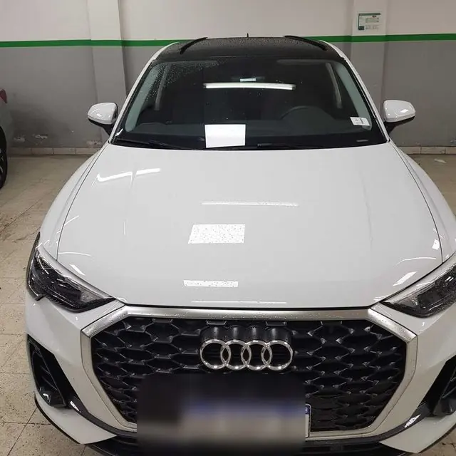 Audi Q3 blanco en el taller