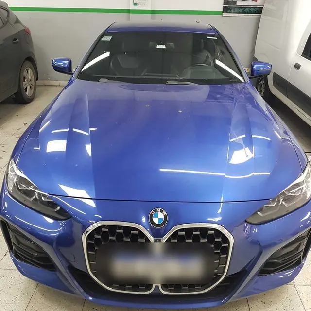 BMW Serie 4 azul en el taller